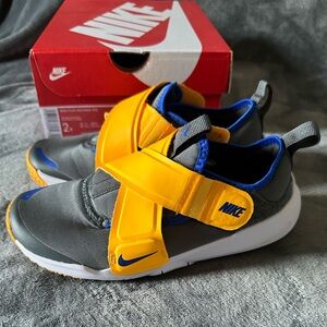 Kids Nike Flex Advance sneakers